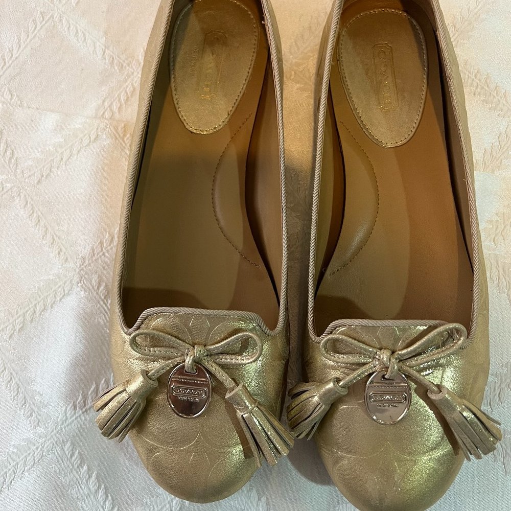 Coach Flat